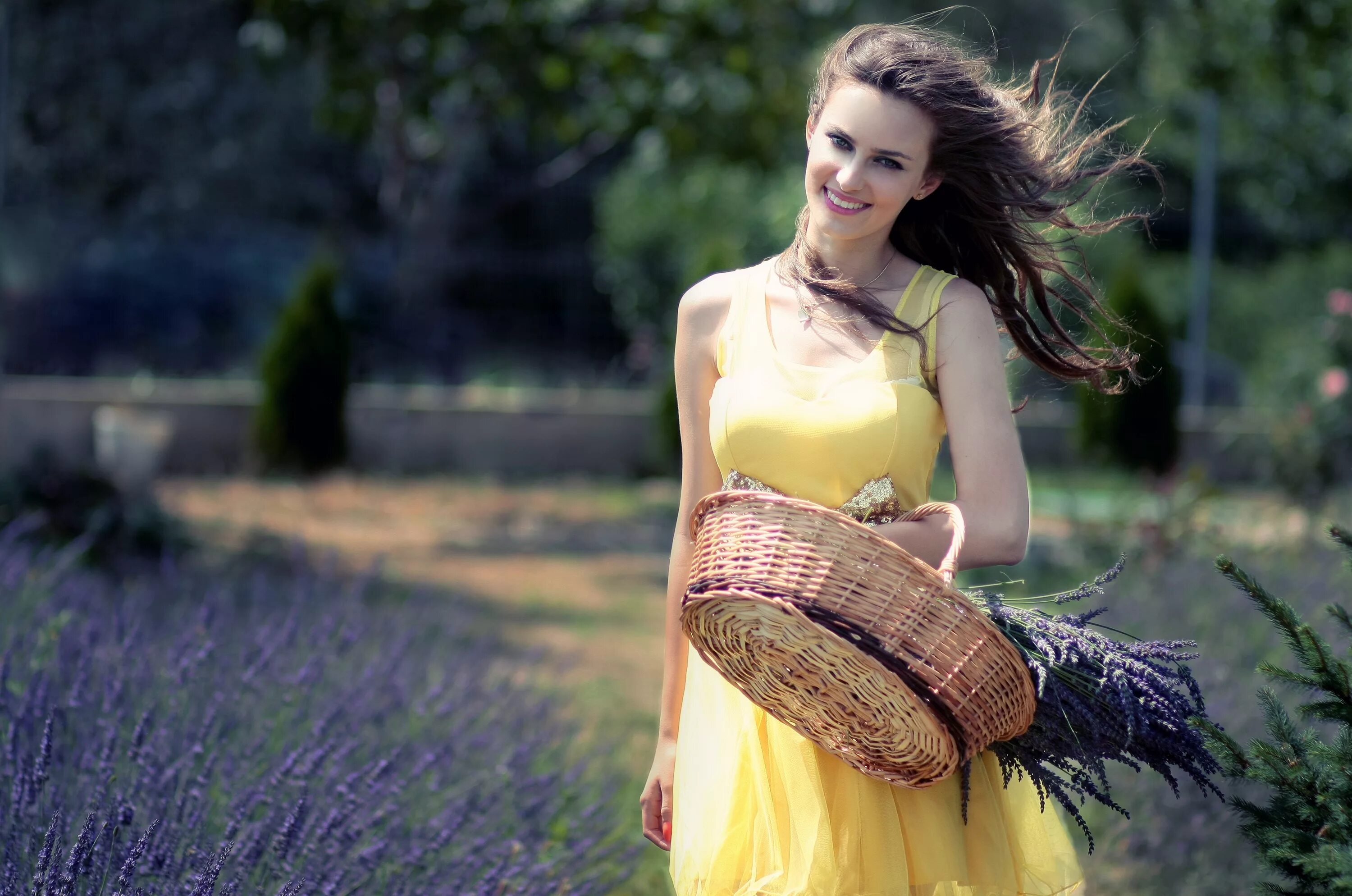 Люди на красивой природе. Susann Lavendel рост. Susann Lavendel модель. Фотосессия на природе. Красивые девушки на природе.