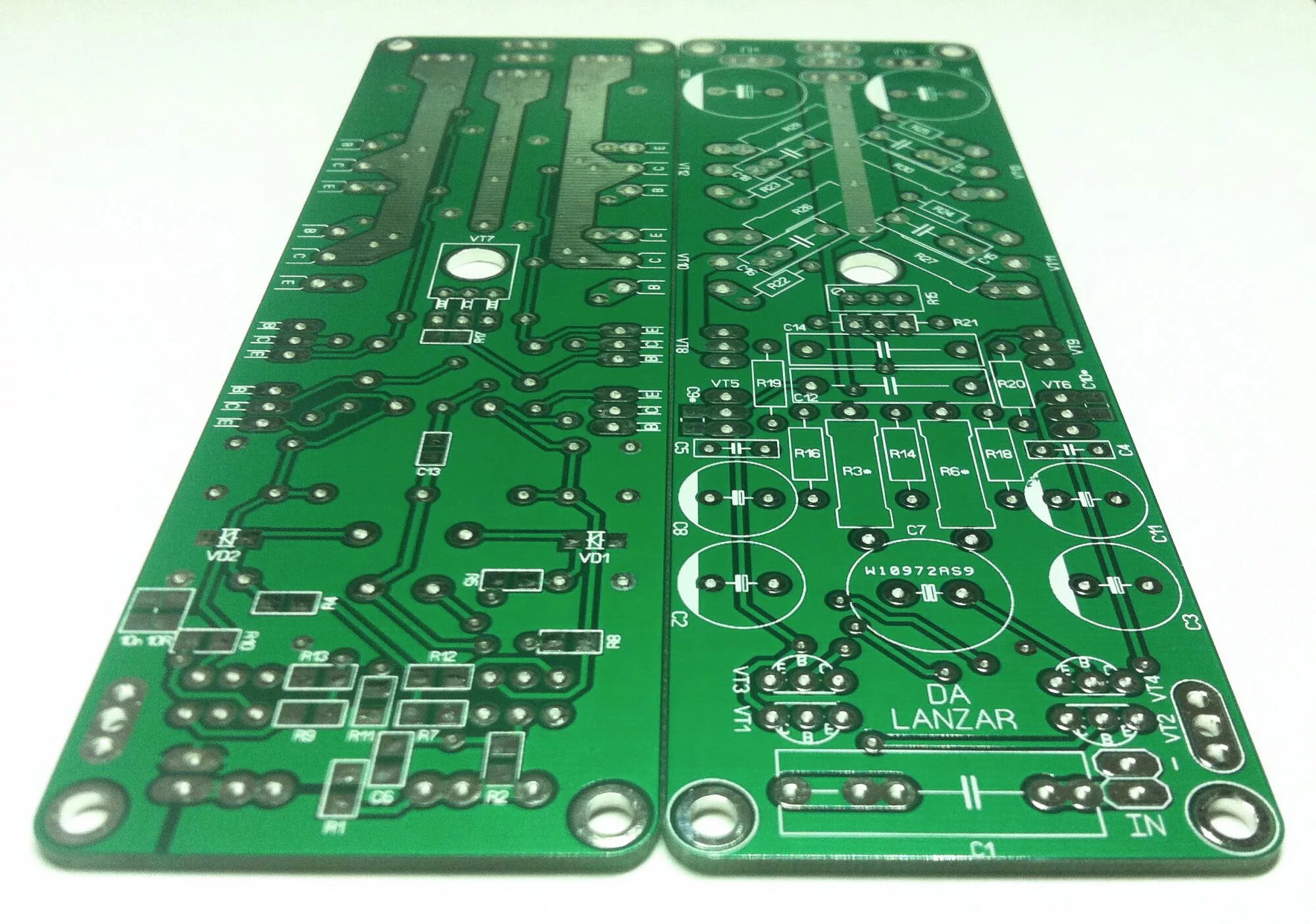 Монтажные печатные платы. Печатные платы усилителя Ланзар. Усилитель lanzar печатная плата. Усилитель Ланзар на SMD. Плата усилителя lanzar.