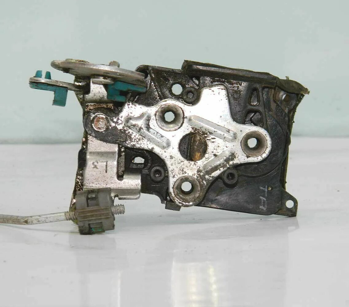 замок задней двери ланос. замок двери ланос передней левой. дверной замок шевроле ланос. шевроле ланос электрозамок задней двери. замок водительской двери шевроле ланос.