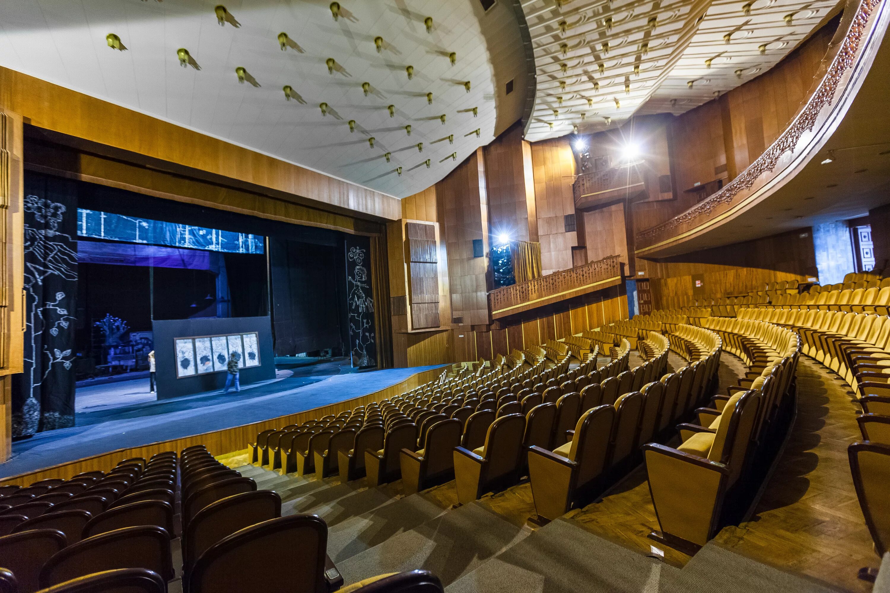 театр имени наума орлова челябинск. драм театр наума орлова челябинск сцена театра. театр имени наума. челябинский государственный академический театр драмы им. театр драмы имени наума орлова.