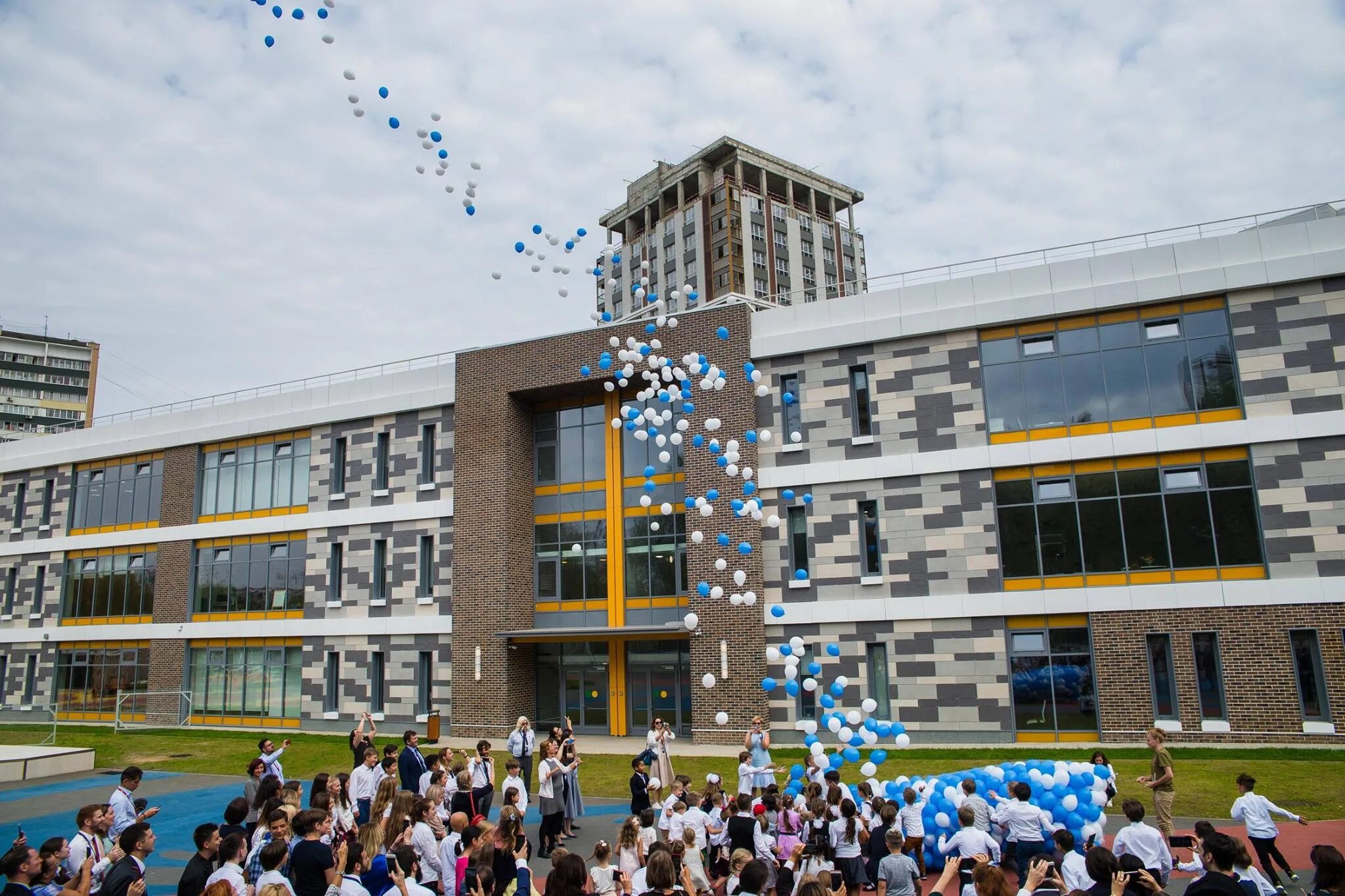 Школа Брукс в Москве. Школа Брукс Ботанический. Brookes School Moscow Ботанический сад. Brooks школа в Москве. Школы москвы 10 11 класс