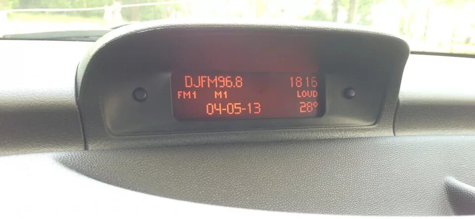 Дисплей бк пежо 408. Бортовой пежо 307. Бортовой пежо 307. Бортовой компьютер пежо 307. 3х строчный дисплей пежо 206 седан датчик температуры.