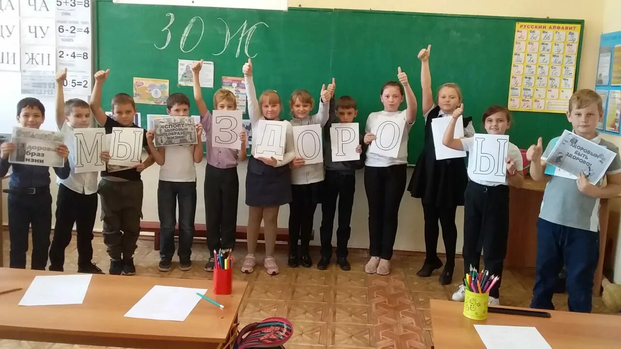 1б гимназия. красивая табличка 1б класс. красивые эмблемы для класса. школа 1б. школа а б в 1 класс.