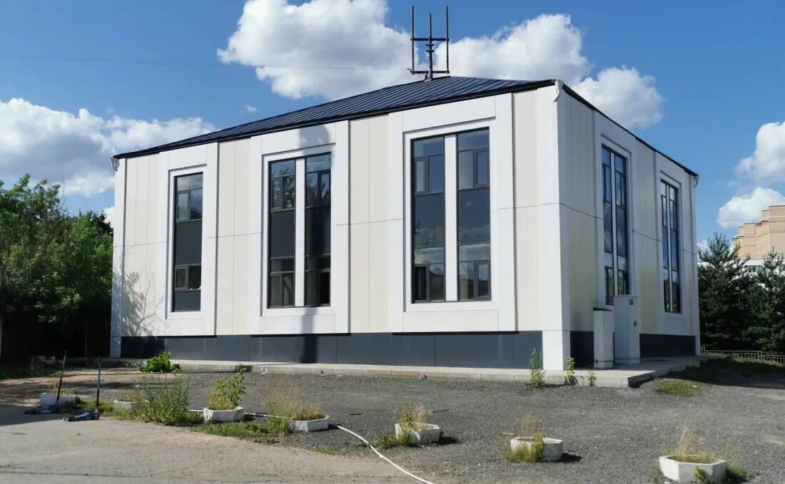 Павильон 2 этаж. Двухэтажный павильон. здание из сэндвич панелей. магазин из сэндвич панелей. бескаркасные сэндвич панели.