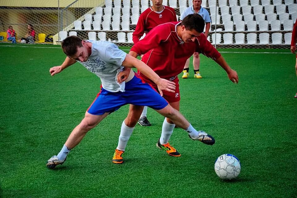 футбольный эксперт. любительский футбол. футбол студенты. футбол командный вид спорта. Student football.