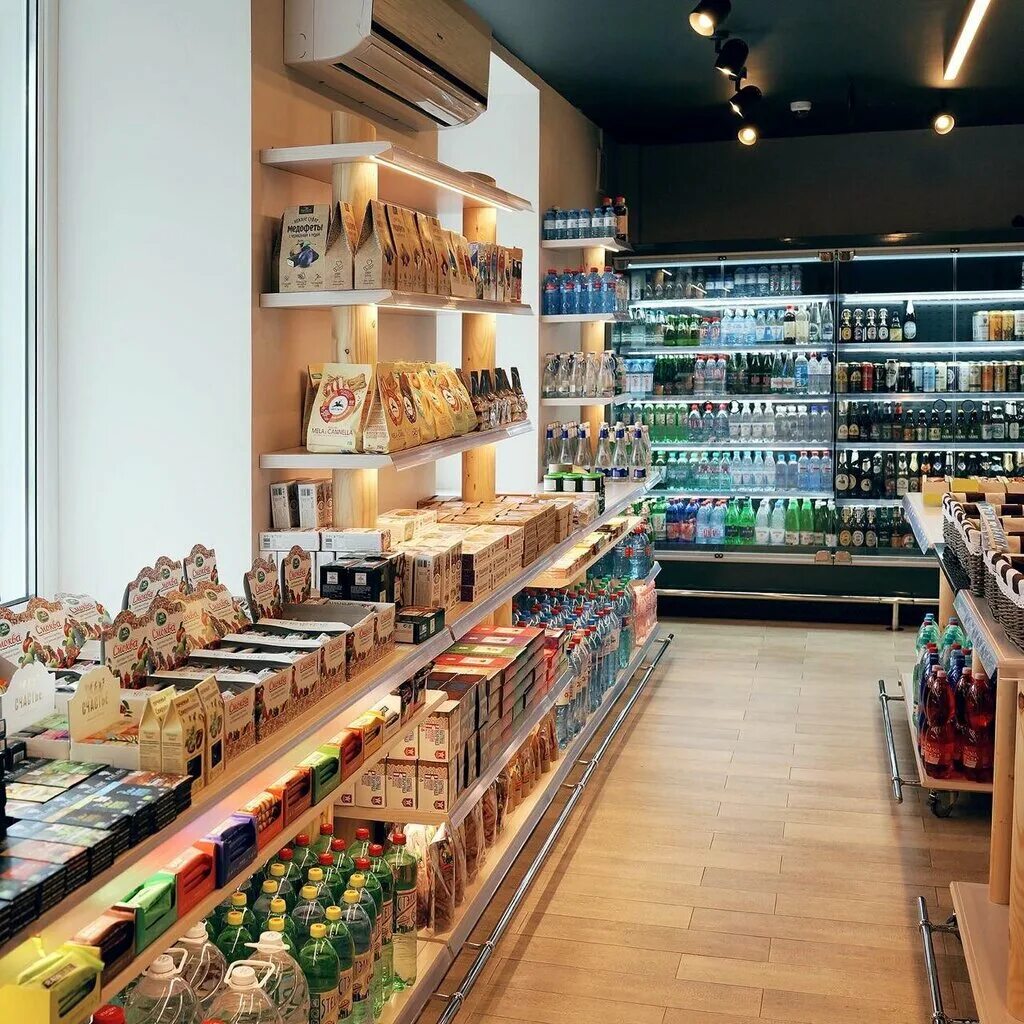 небольшой продуктовый магазин. The moscow grocery store. супермаркет азия москва. декор для фермерского магазина. The moscow grocery store.
