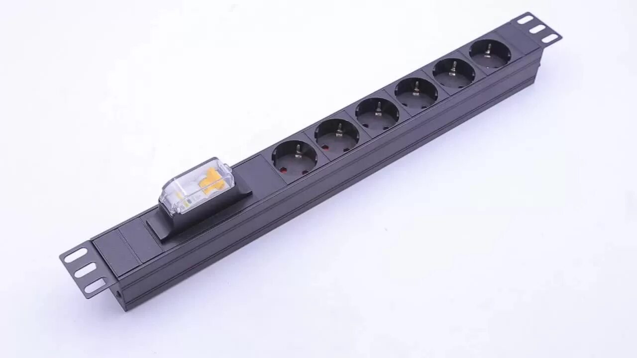 Сетевой фильтр в стойку 19. Qs-pdu-1u-1p10-5dr-2pr. блок розеток в стойку 19u. блок розеток 1 юнит. power distribution unit qs-pdu-1u-1p10-5dr-2pr.