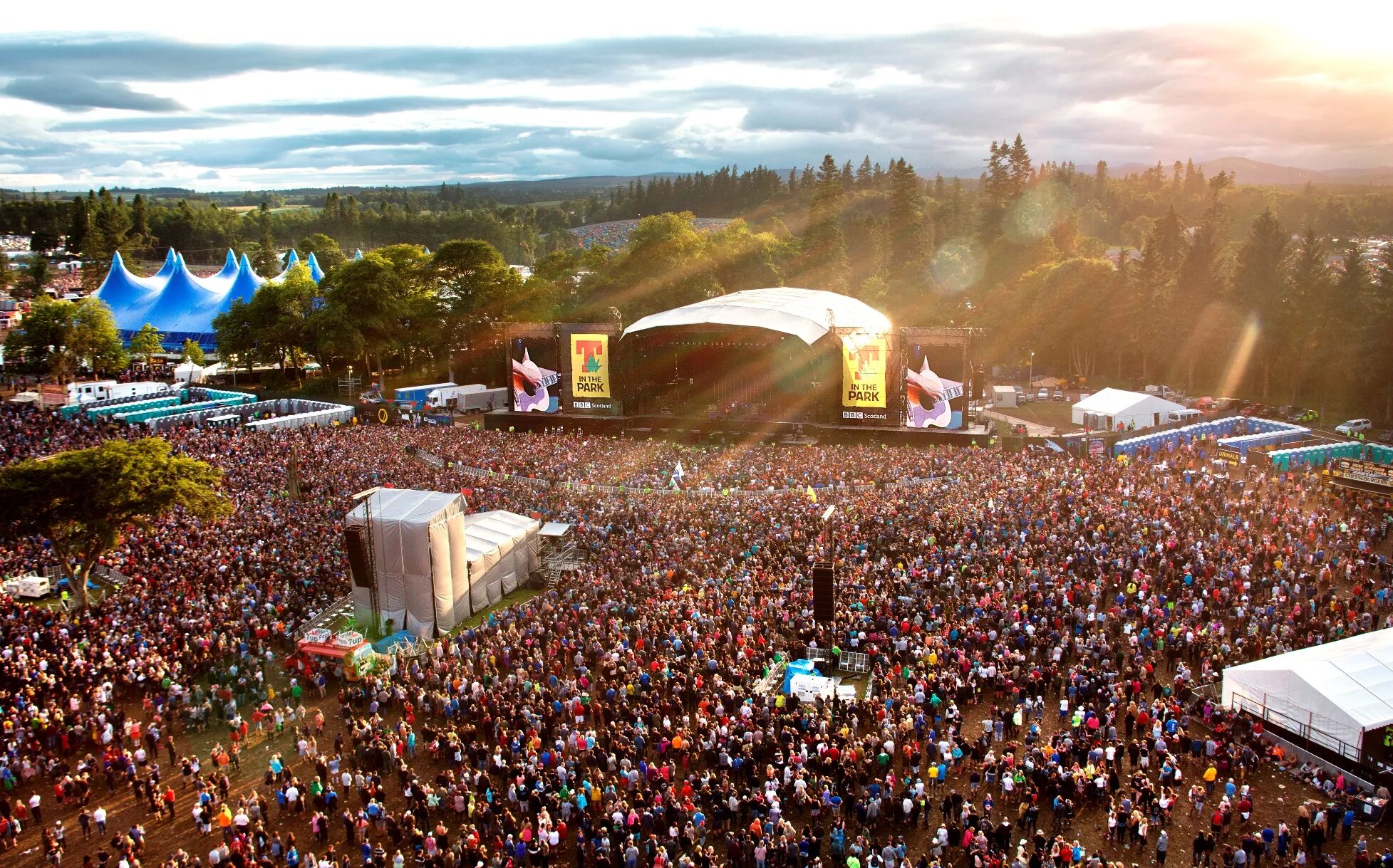 Фестиваль t in the Park. Фестиваль опен Эйр. Сцена опен Эйр. Парк.