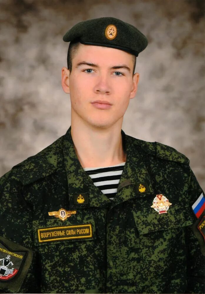 Форма морского пехотинца. Форма инженерных войск. Мотострелковые войска берет. Военная форма космических войск. Мужчина военный.