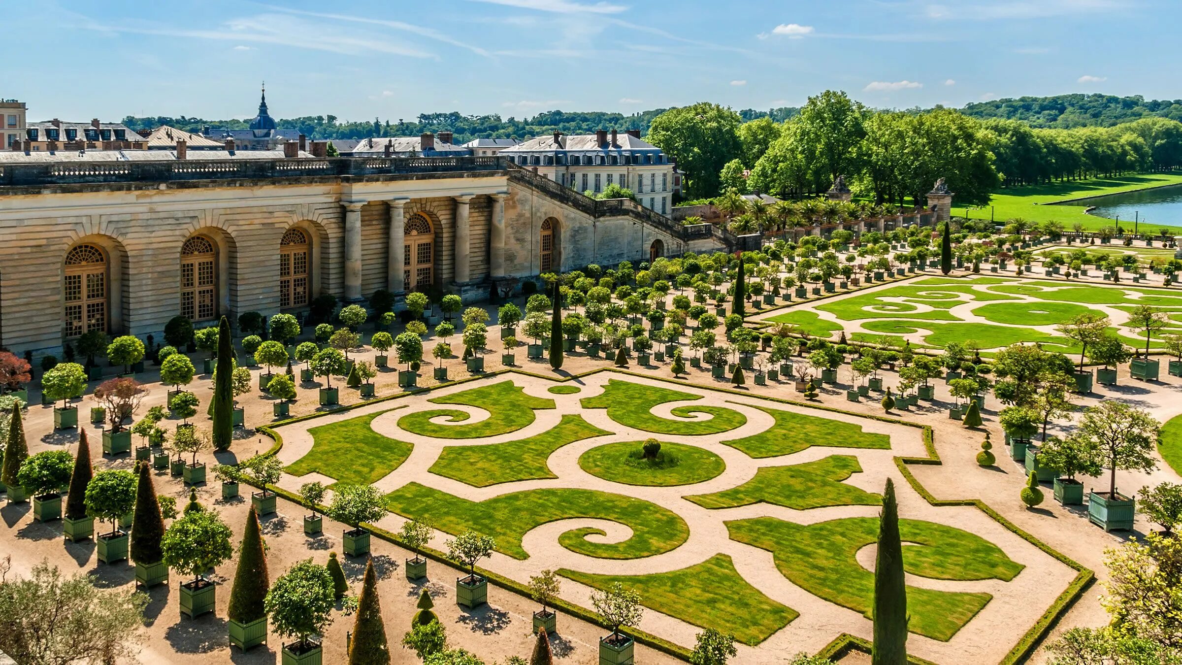 Французский версаль. Версальский дворец. Версаль. Версальский дворец дворцы Франции. Оранжерея в Версальском Дворце. Замок Версаль Франция.