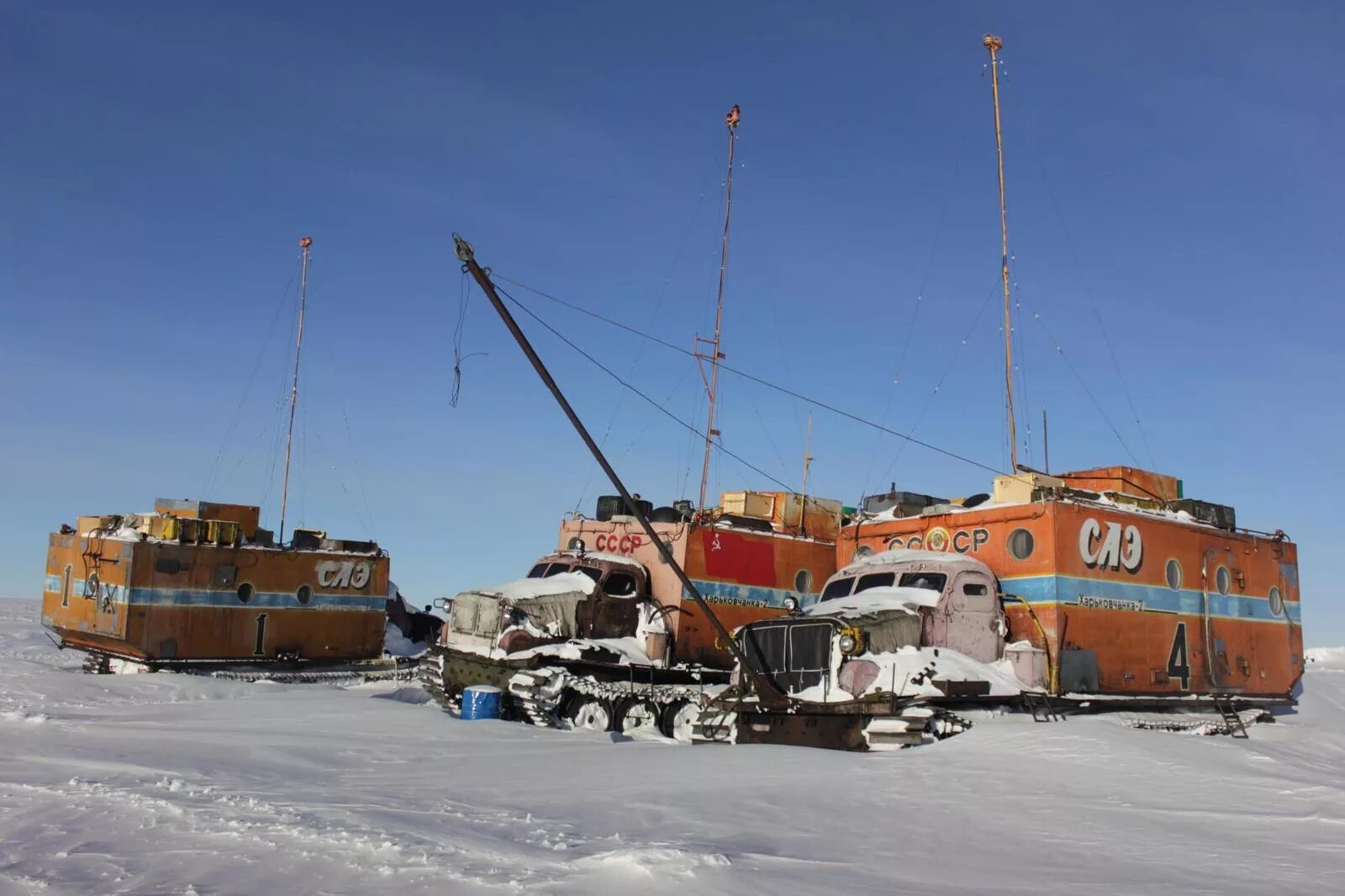 Транспорт полярников 8. Автобус арктика. Транспорт полярников 8. Арктический вездеход харьковчанка. Харьковчанка антарктический вездеход.
