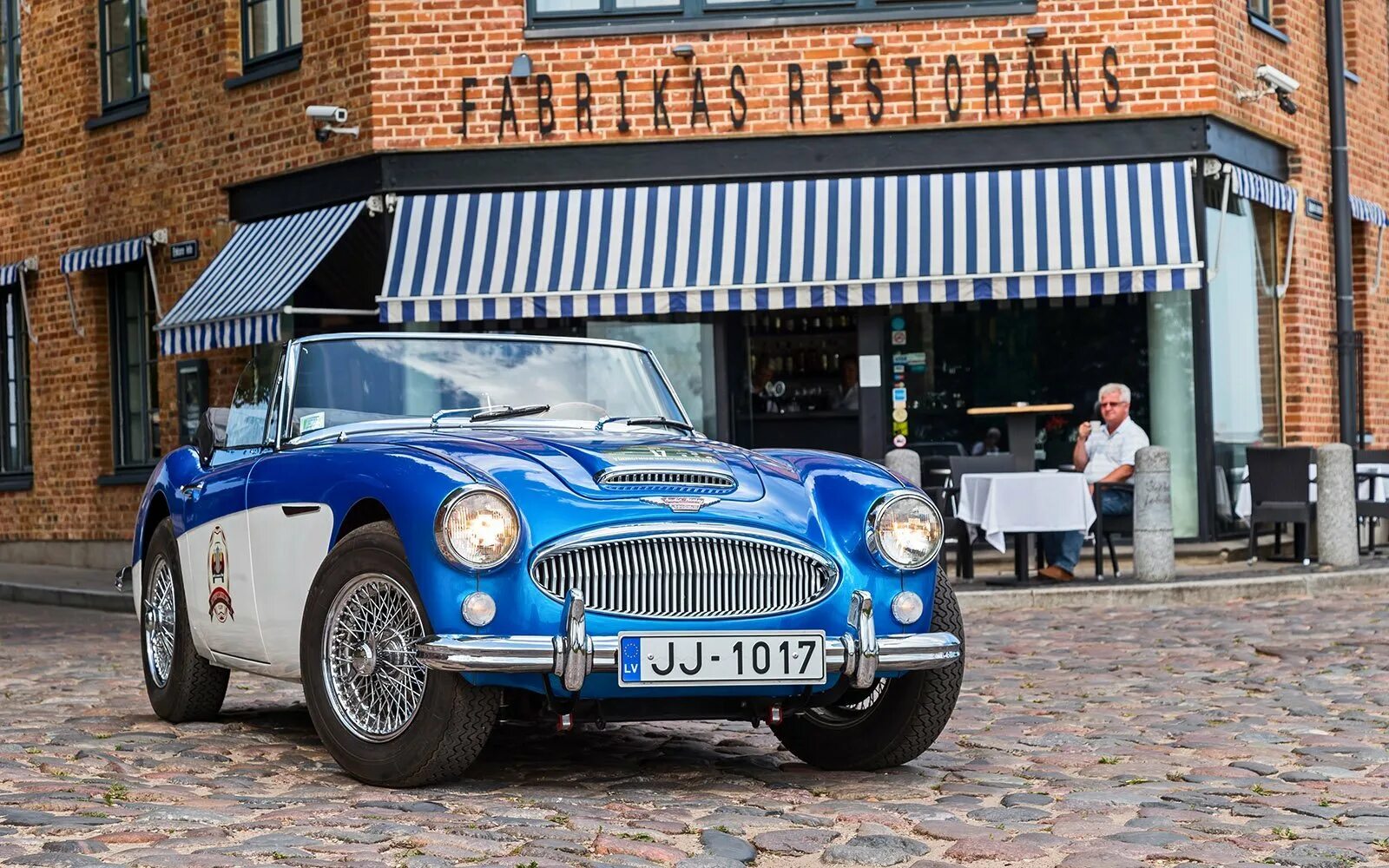 Английский машины купить. Austin Healey 3000. Мини Купер в Лондоне. Английские марки машин. Классические английские автомобили.