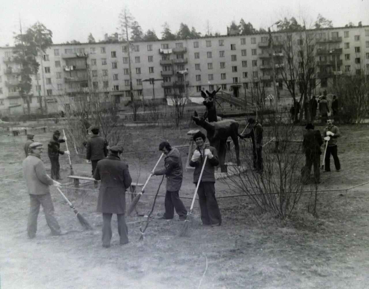 Гусь хрустальном на завтра. Гусь хрустальный 1970 годы. старый гусь хрустальный. гусь хрустальный старые фотографии. гусь хрустальный в 90 годы.