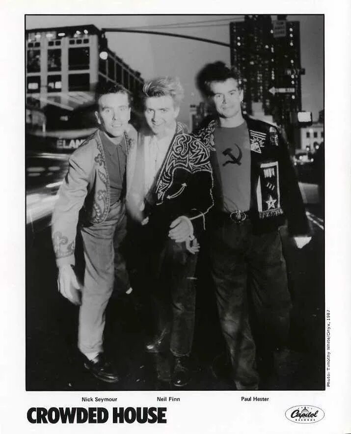 Группа crowded house. Crowded house перевод. Группа crowded house. Crowded house 1987. Ник сеймур crowded house.