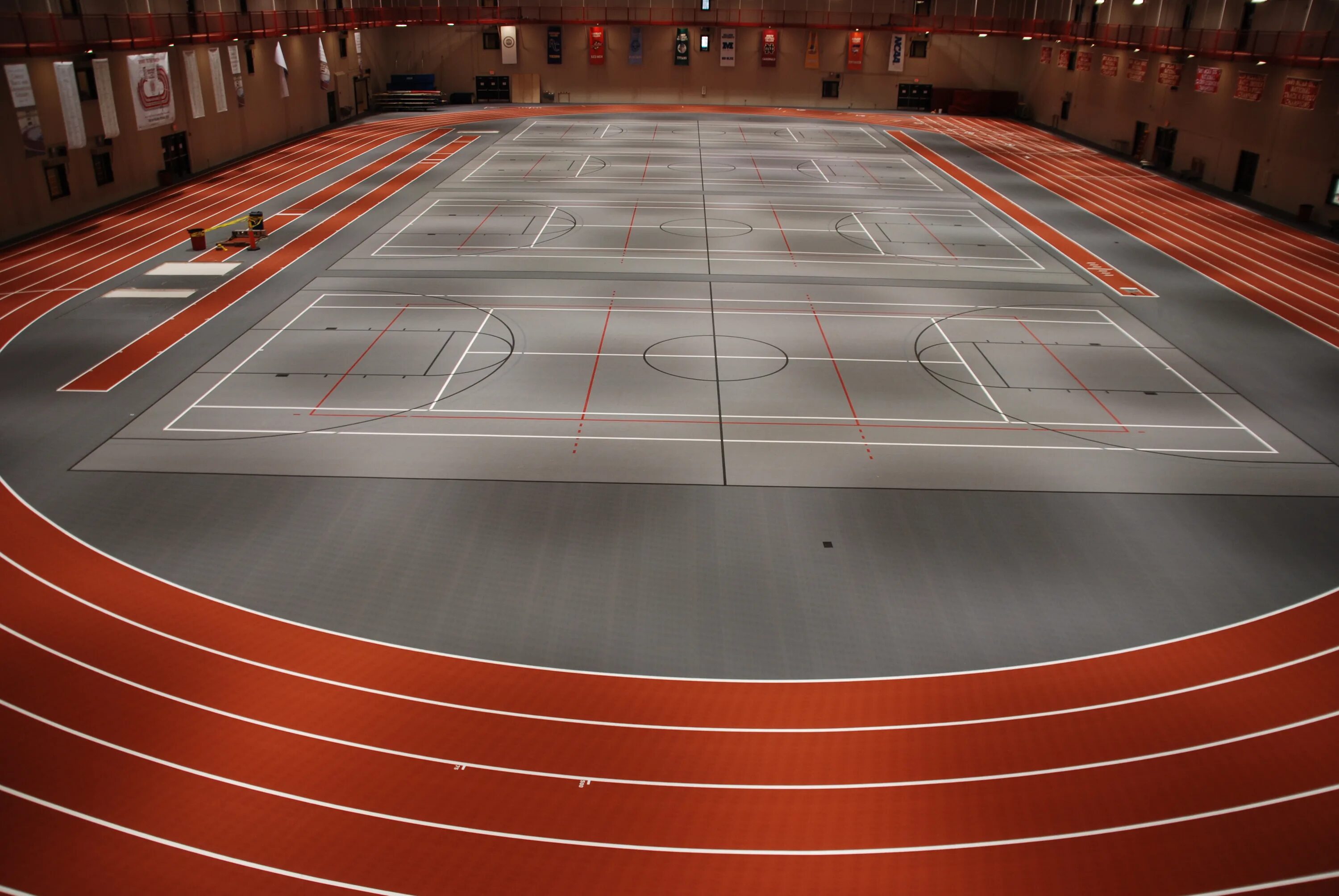 Sports flooring. Connor - паркет. Настилы спортивные объекты. Картинка пола спортзала с зонами. Track Indoor 3d.