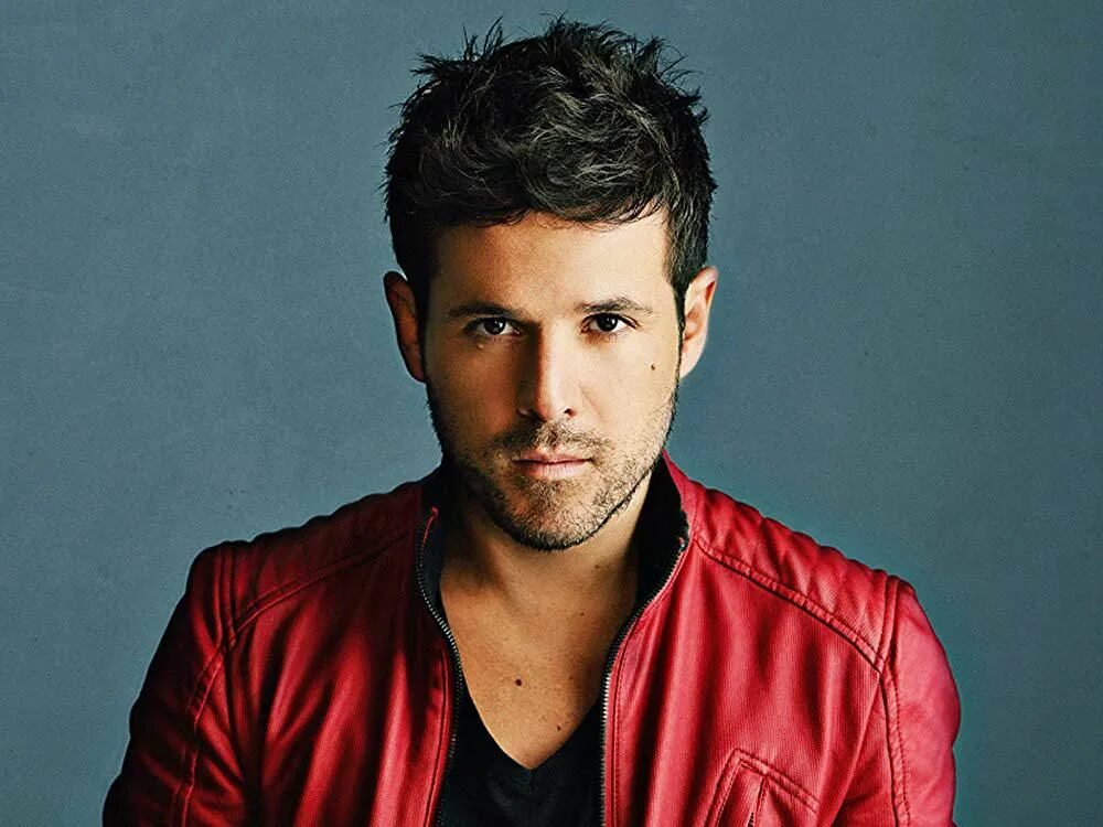 Латиноамериканцы парни. Энрике иглесиас 2016. Имена испанских певцов. Энрике иглесиас. Рафаэль певец испания.