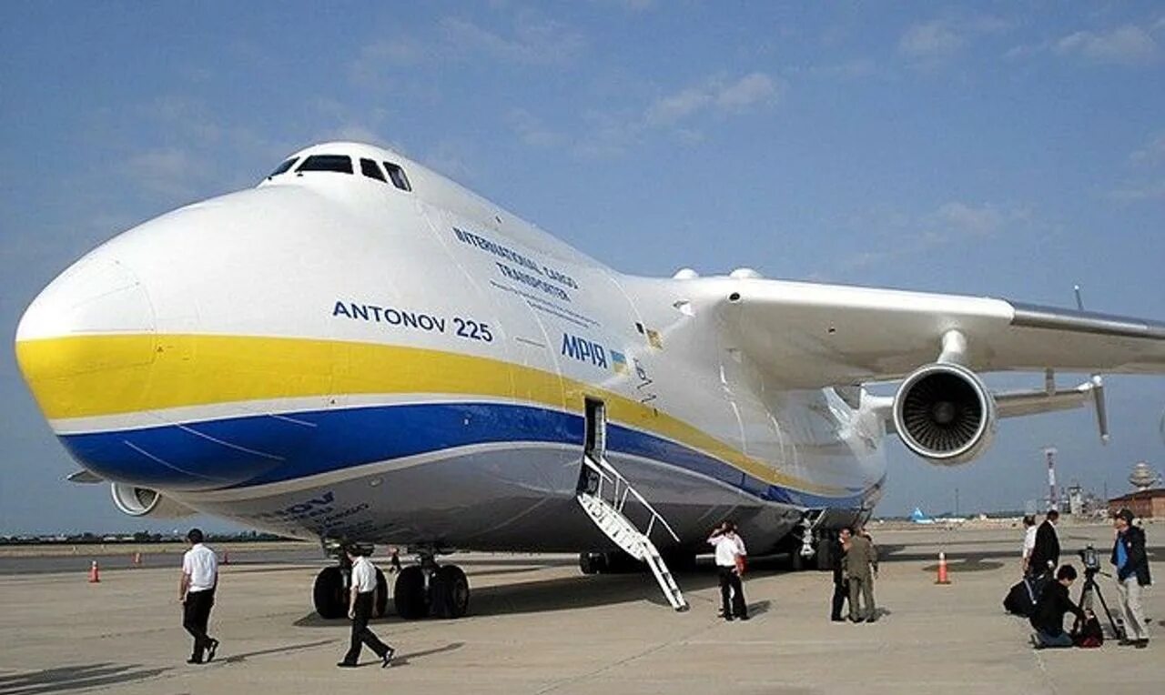 Украинский самолет. АН-225 Мрия Украина. АН 225 мега Мрия. АН-225 Мрия салон. АН 225 Волга Днепр.