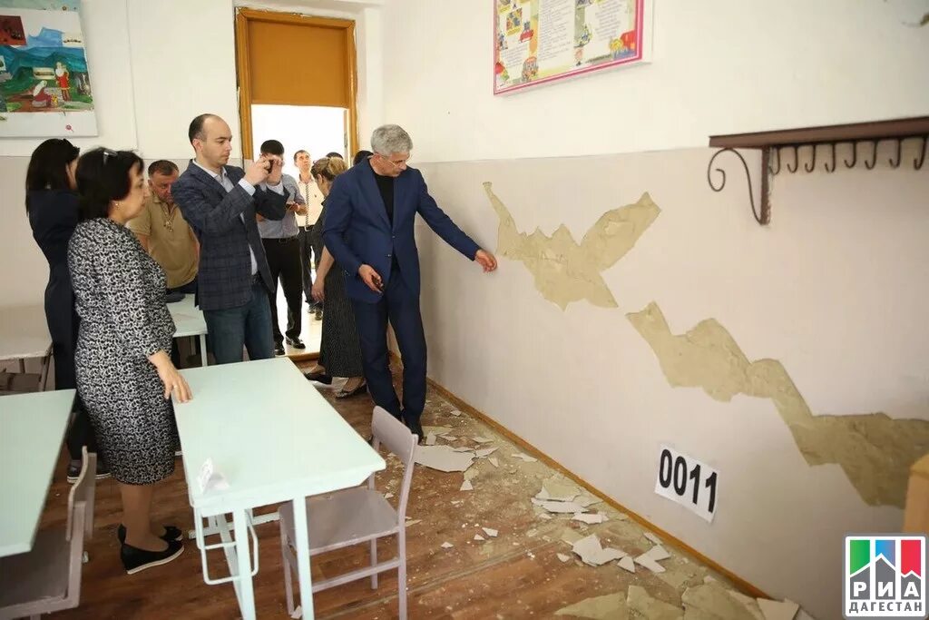 Землетрясение в дагестане сегодня ночью. Землетрясение в буйнакске. землетрясение в буйнакске в дагестане. землетрясение в буйнакске в 1970. землетрясение в махачкале.
