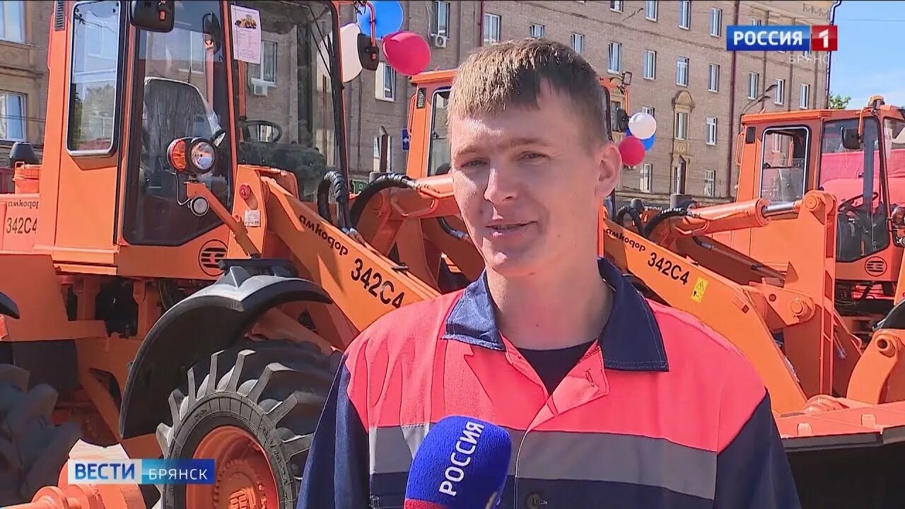 Техник с брянской. Жители брянска. Главный помощник путина. Брянск взят. Ремонт дорог.