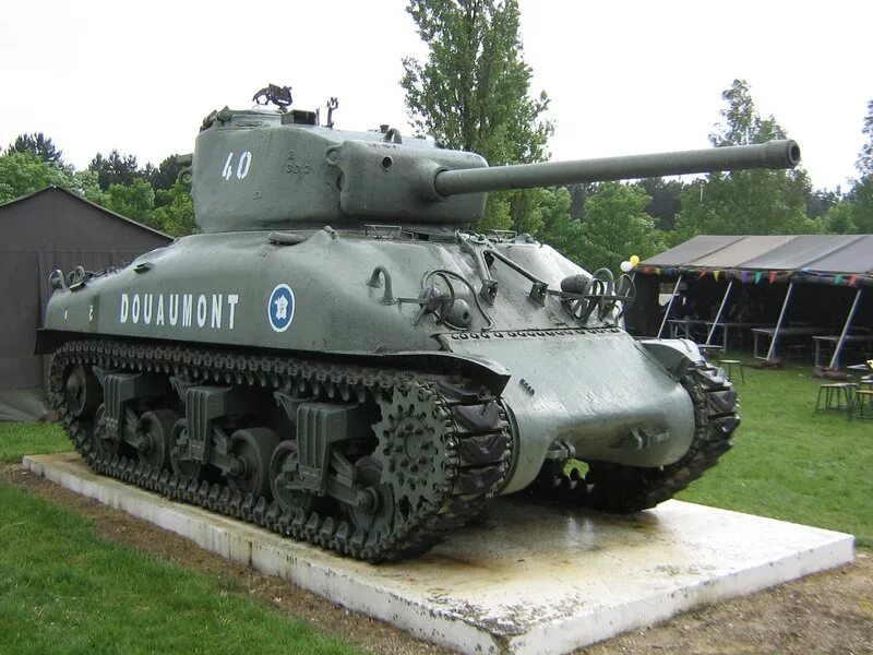 Первая м четвертая а. M4a1 76 w Sherman. Танк м4 Шерман. M4a1 76w. M4 Sherman 76 w.