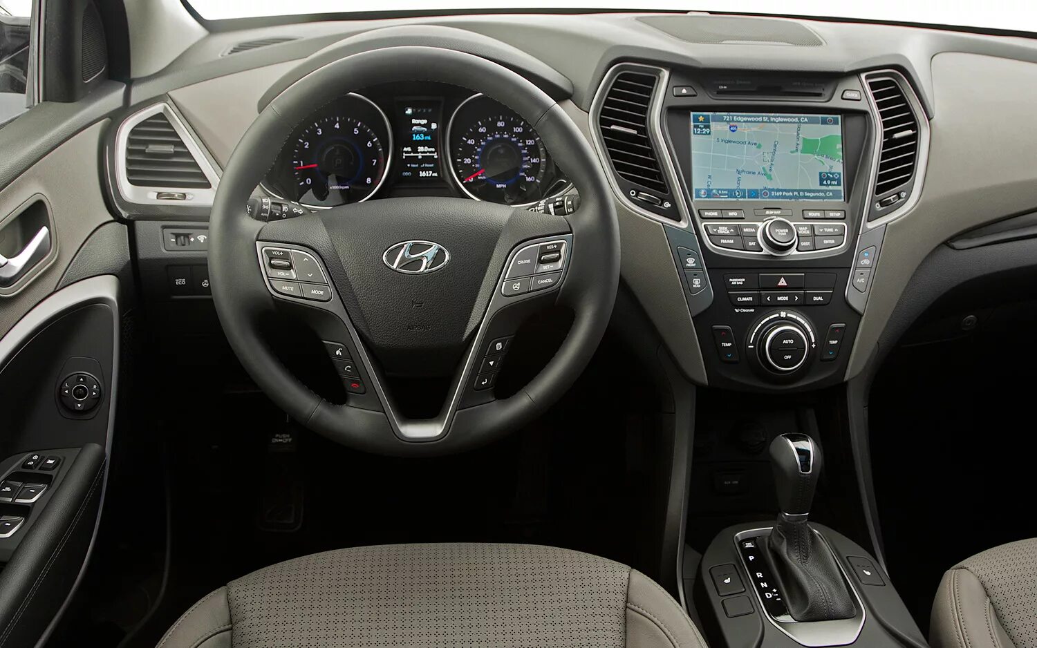 Автосалон хендай санта фе. Hyundai santa fe iii, 2013. Автосалон хендай санта фе. Хендай санта фе 2015 салон. Хендай санта фе 2016.