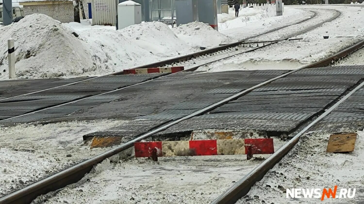 Нижегородский переезжает. Нижегородские железнодорожные переезды. Нижегородский переезд заброшенный. Пробка из поездов.