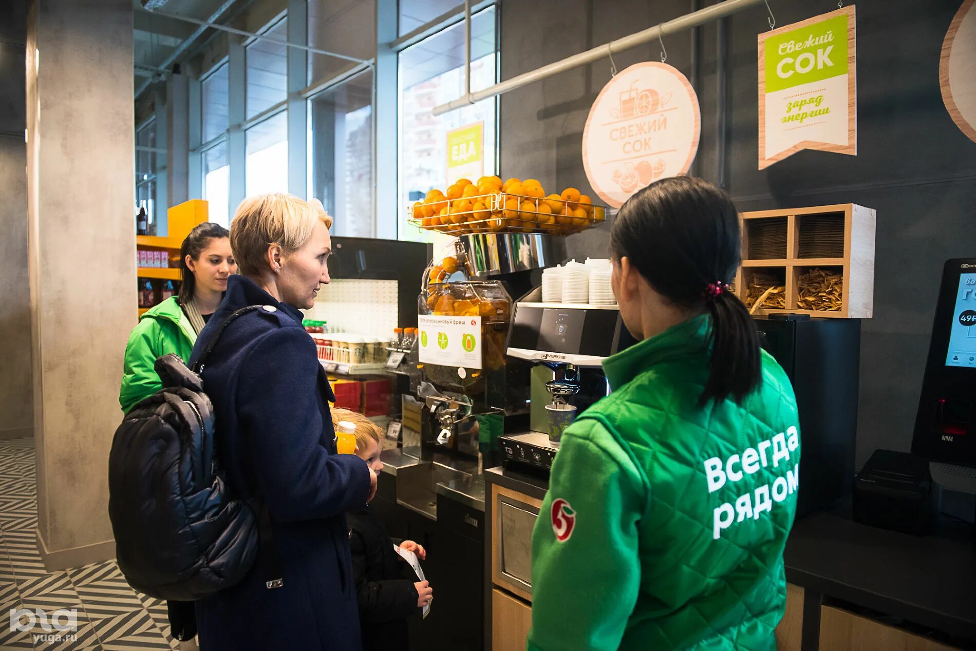 пятерочка внутри. ошибки соискателей на собеседовании. продукт исследования. зона кафе в перекрестке. программа развития корпоративного спорта.