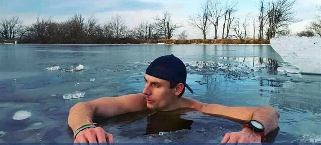 Проплыл подо льдом. Кто смог проплыть 8 метров. Эмбер филлари. Прослойка льда подо льдом. Проплыл подо льдом.