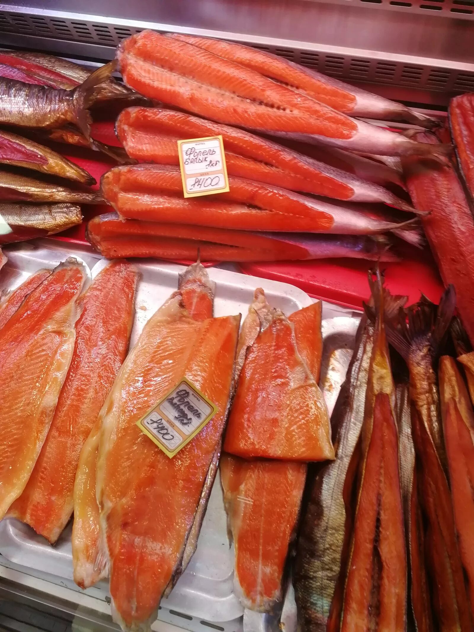 Где купить недорого рыбы. Рыбный рынок Южно-Сахалинск. Рыбный рынок Сахалин. Красная рыба. Сахалинская красная рыба.
