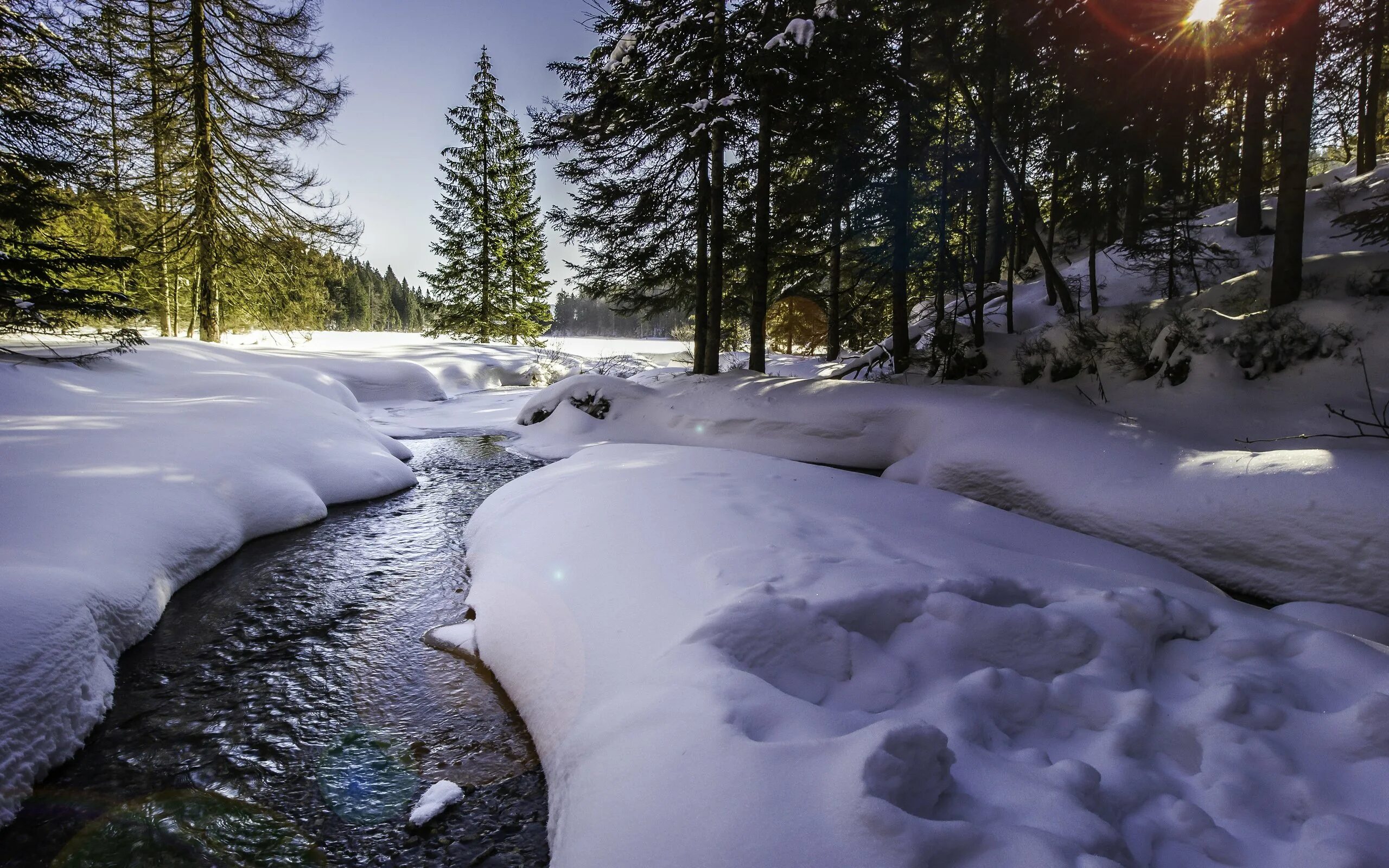 весна снег. ручьи весной. весенний ручеек. таяние снега. талые воды.