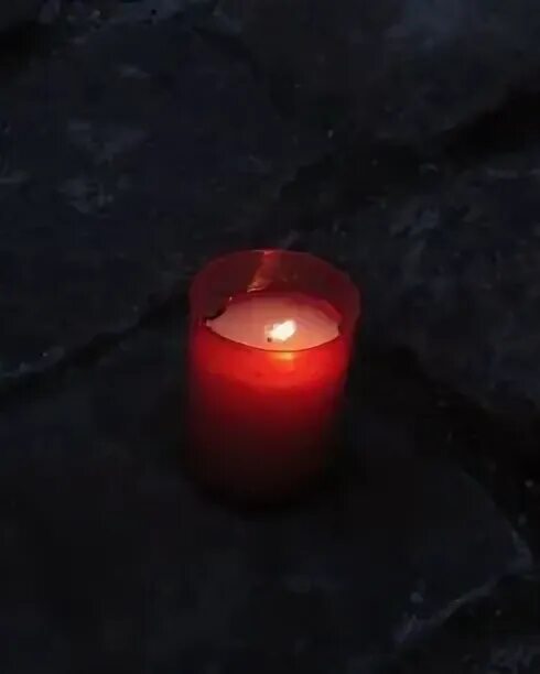 Горящая свеча гаснет в закрытой пробкой банке. Что сделать чтобы свеча не гасла на ветру.