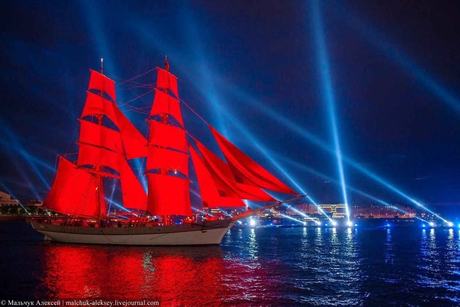 Как выглядит красный корабль The Scarlet Sails 2019 date, photos, videos, livestream History of the festiva