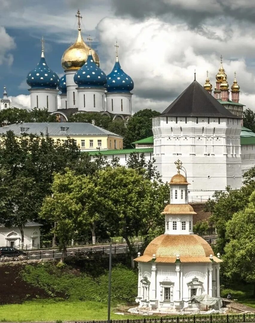 Как называется крупный монастырь. Троице-сергиева лавра сергиев посад. сергиев посад монастырь сергия радонежского.