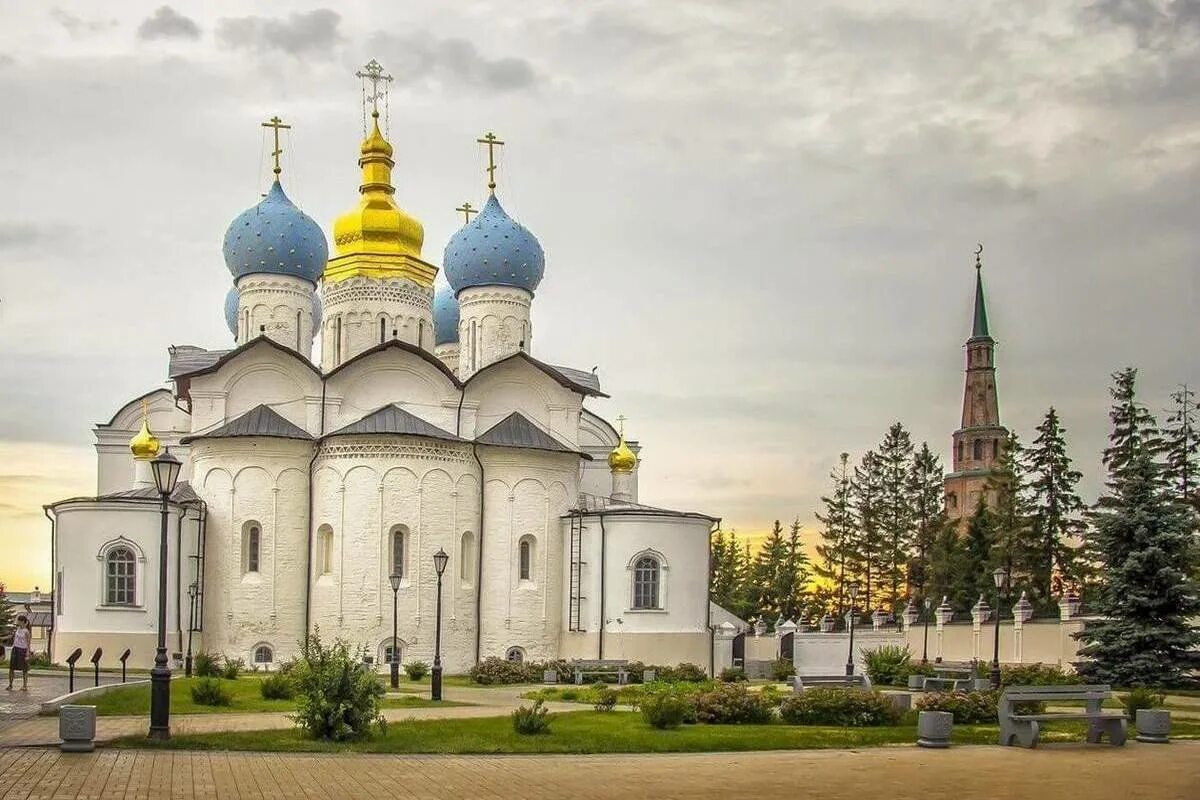 Казань.Казанский Кремль С фотокамерой и без.
