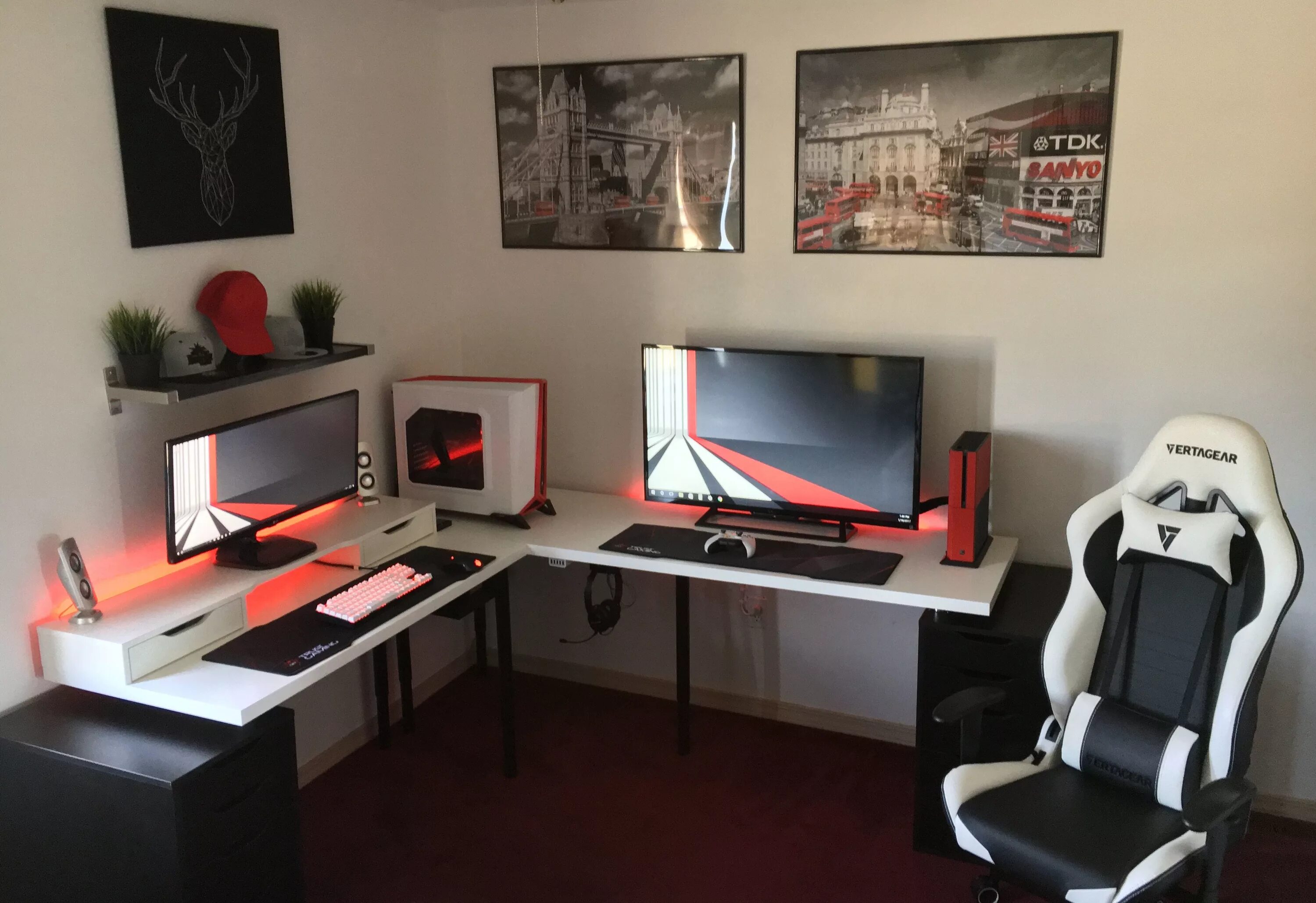 Зет гейминг. Пк к телевизору. Геймерская комната. Игрок в компьютерные игры. Эмблемы для гейминга.