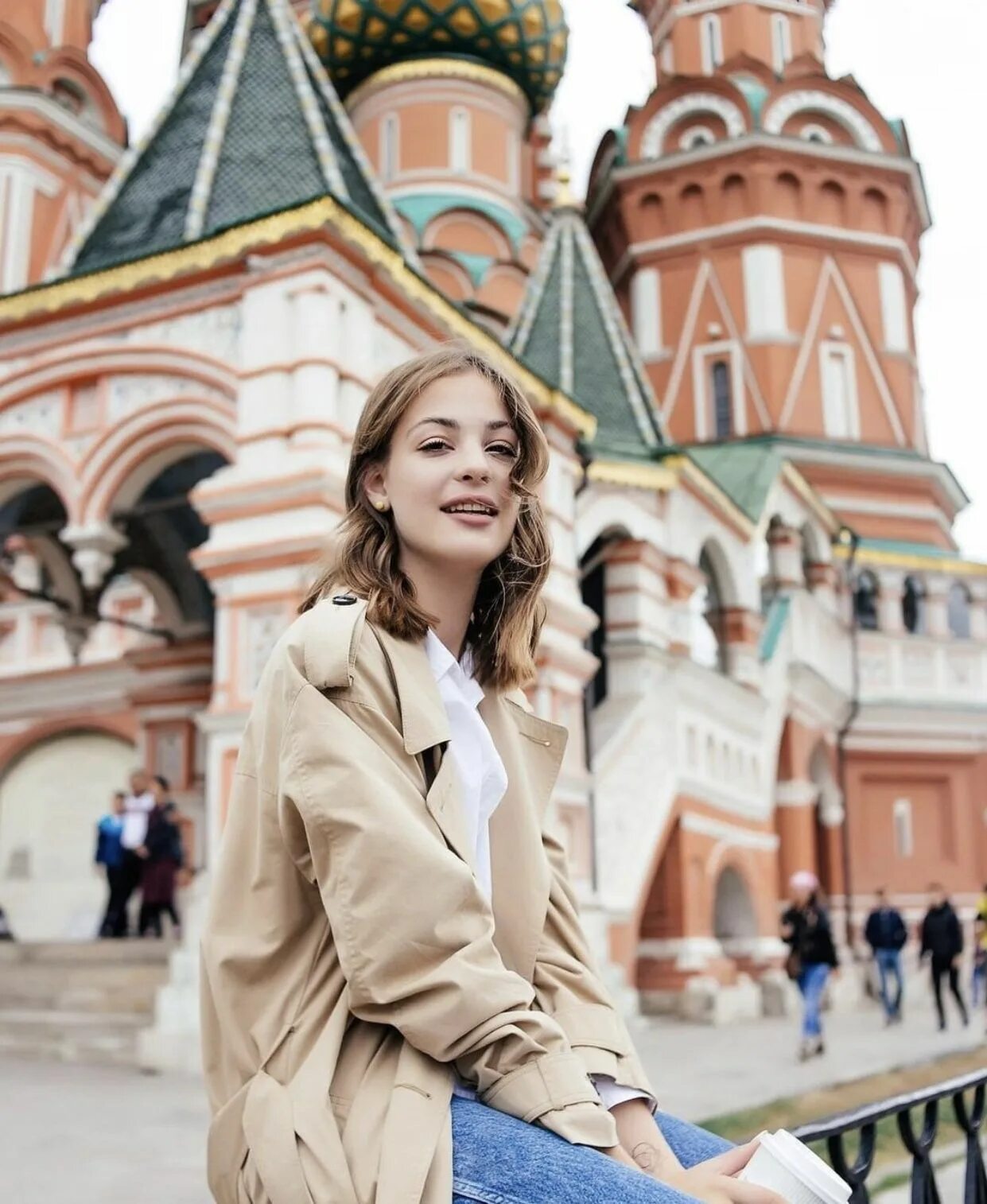 Двушка в центре москвы. Прогулки по москве. фотосессия прогулка по москве. прогулочная фотосессия в центре москвы. фотосессия городская прогулка в москве.
