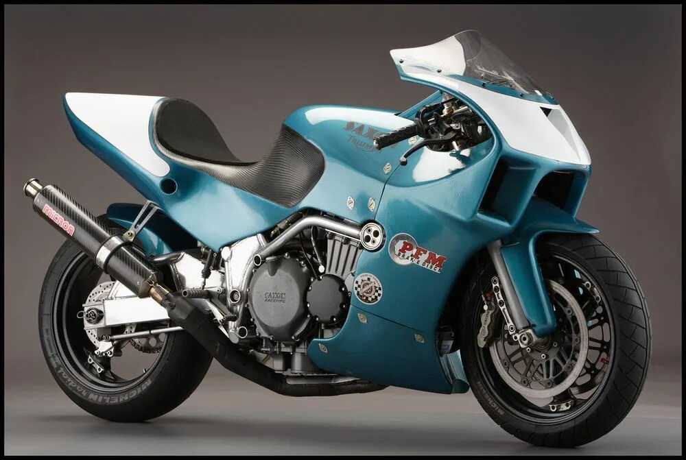 Триумф л. Мотоцикл триумф 1000. triumph спортбайк. мото гуцци спортбайк. мотоцикл триумф 1000 кубов.