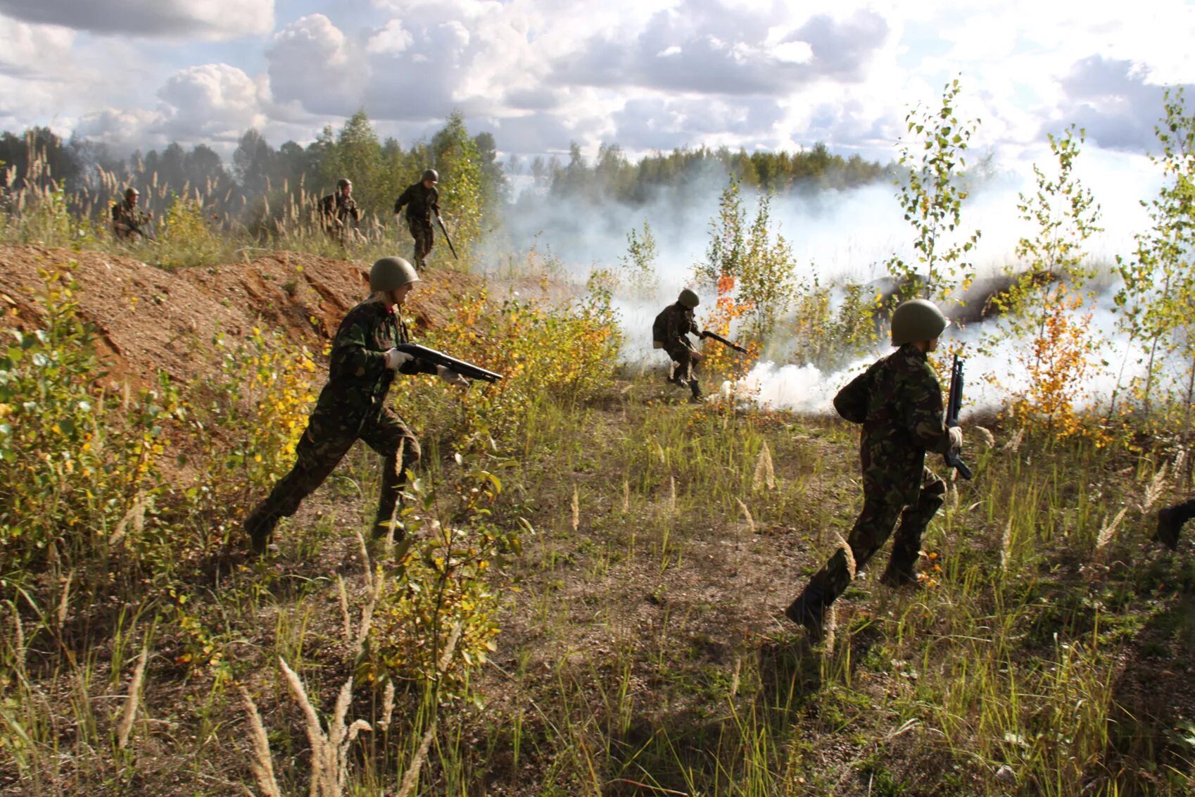 Военно патриотическая игра. Зарница военно-патриотическая игра. Спортивная игра Зарница. Военные спортивные игры. Зорница это