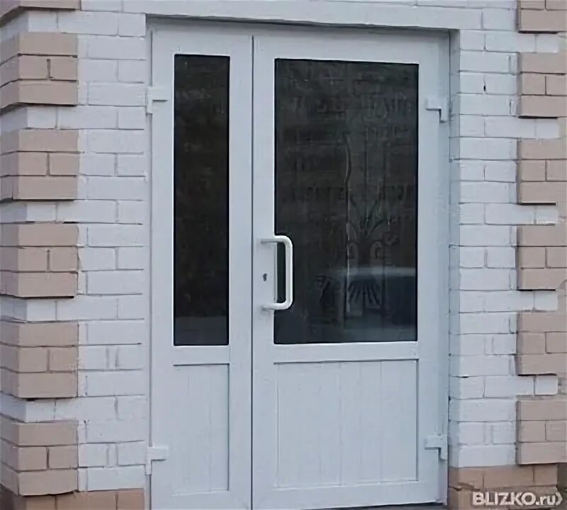 Пластиковые двери межкомнатные. Дверь пвх входная 1300х2100 вхс. Двери пвх входные. Дверной профиль grain 58. Легкая пластиковая дверь.