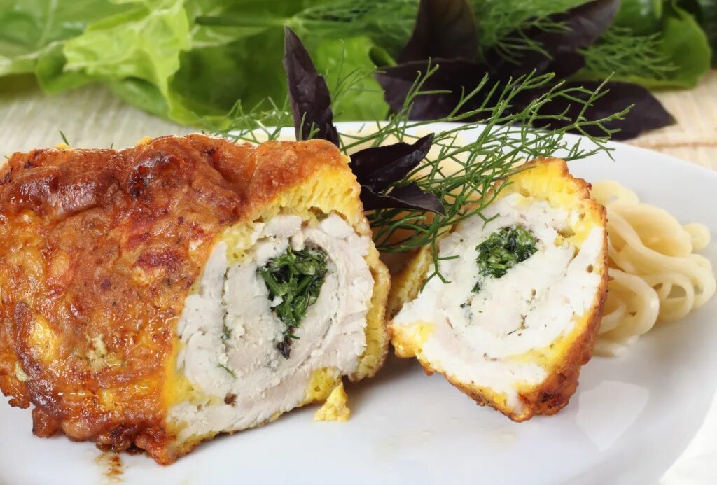 куриные кармашки с сыром. куриная грудка в медово-горчичном соусе. филе куриное. блюда из филе курицы. запеченная куриная грудка.