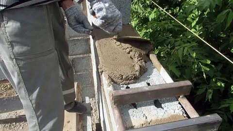 Приспособление для кладки блоков на раствор