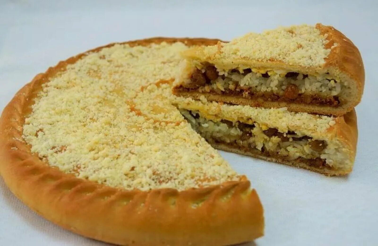 Губадия татарский пирог. Губадия с кортом. Губадия татарский пирог. Татарская кухня губадия. Татарская кухня губадия.