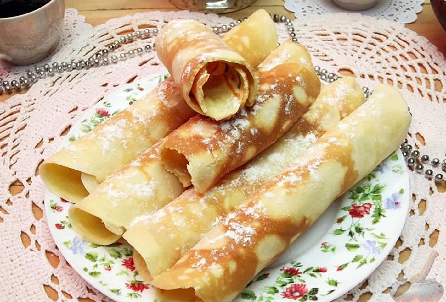 Сковородка для трубочек вафельных. Вафельные трубочки домашние. Трубочки печь. Вафельные трубочки на сковороде. Рецепт трубочек на сковороде.