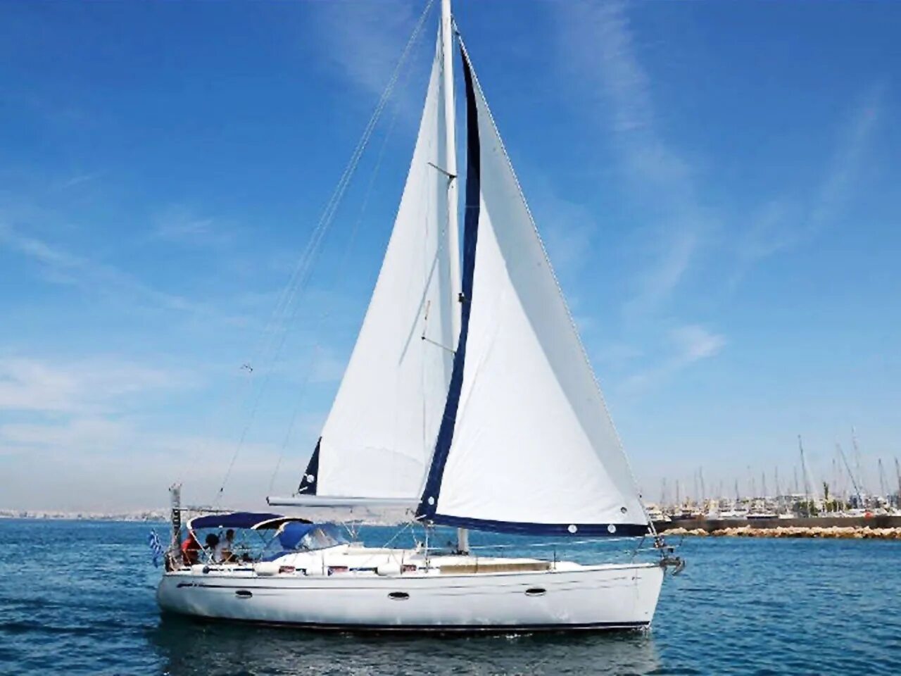 Яхта 6 метров. Яхта bavaria 42. bavaria 42 cruiser. парусная яхта бавария 42. парусно-моторная яхта.
