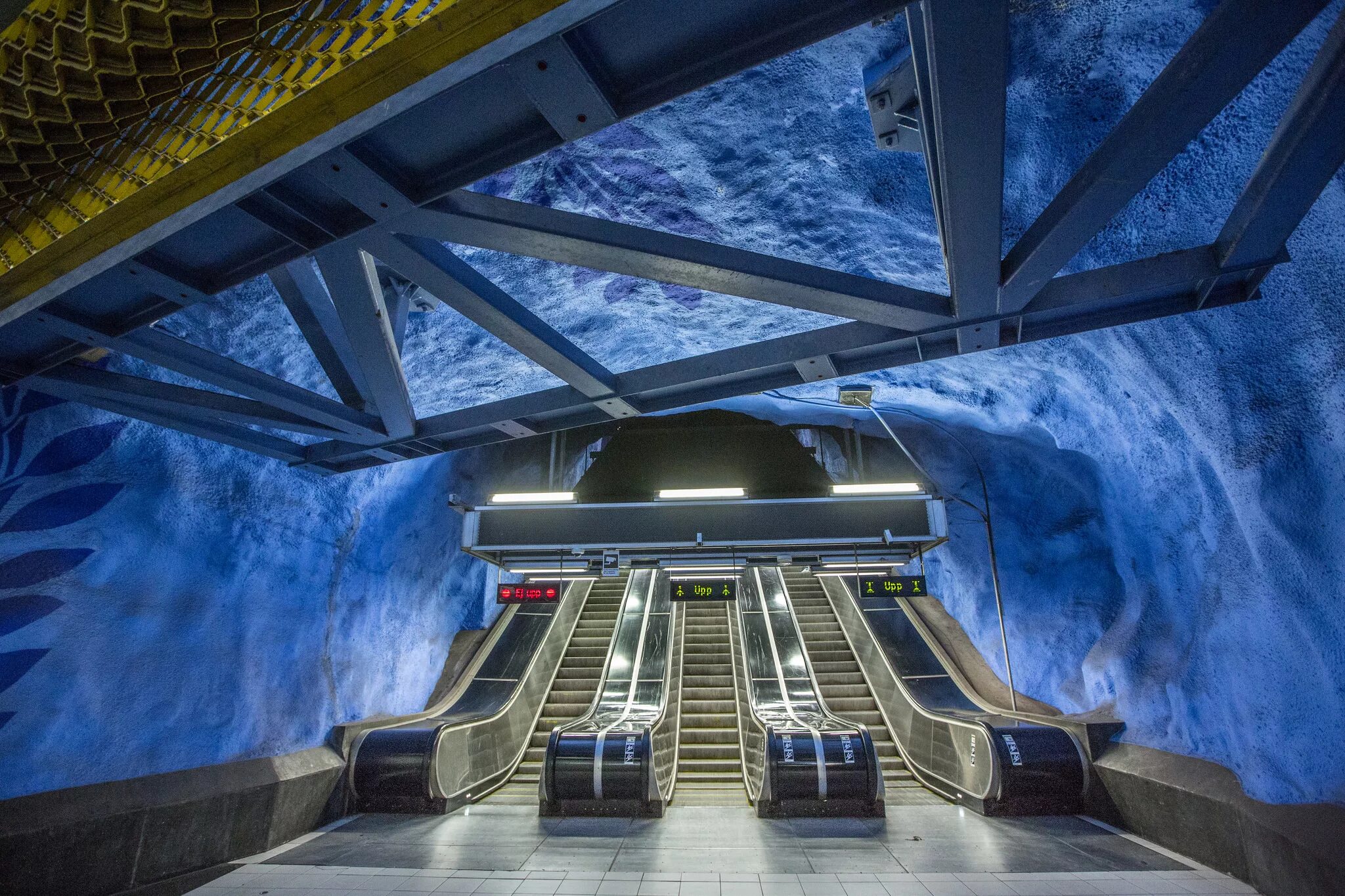 Топ красивых метро. Станция t-centralen в стокгольме. станция метро t-centralen в стокгольме. станция метро родхусет, стокгольм, швеция. т-сентрален, стокгольм, швеция.