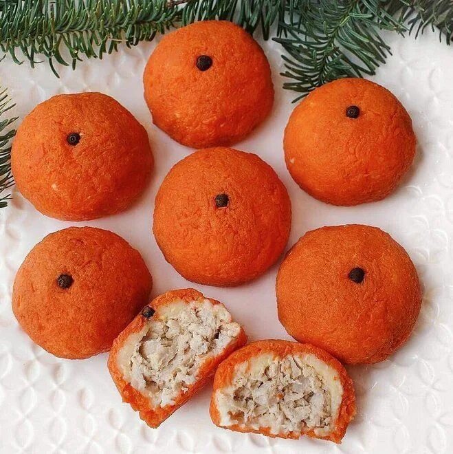 Закуска мандарины. Острая сырная закуска «мандаринки». Сырные мандаринки. Мандарины из сыра и моркови. Новогодняя закуска мандаринки салат.