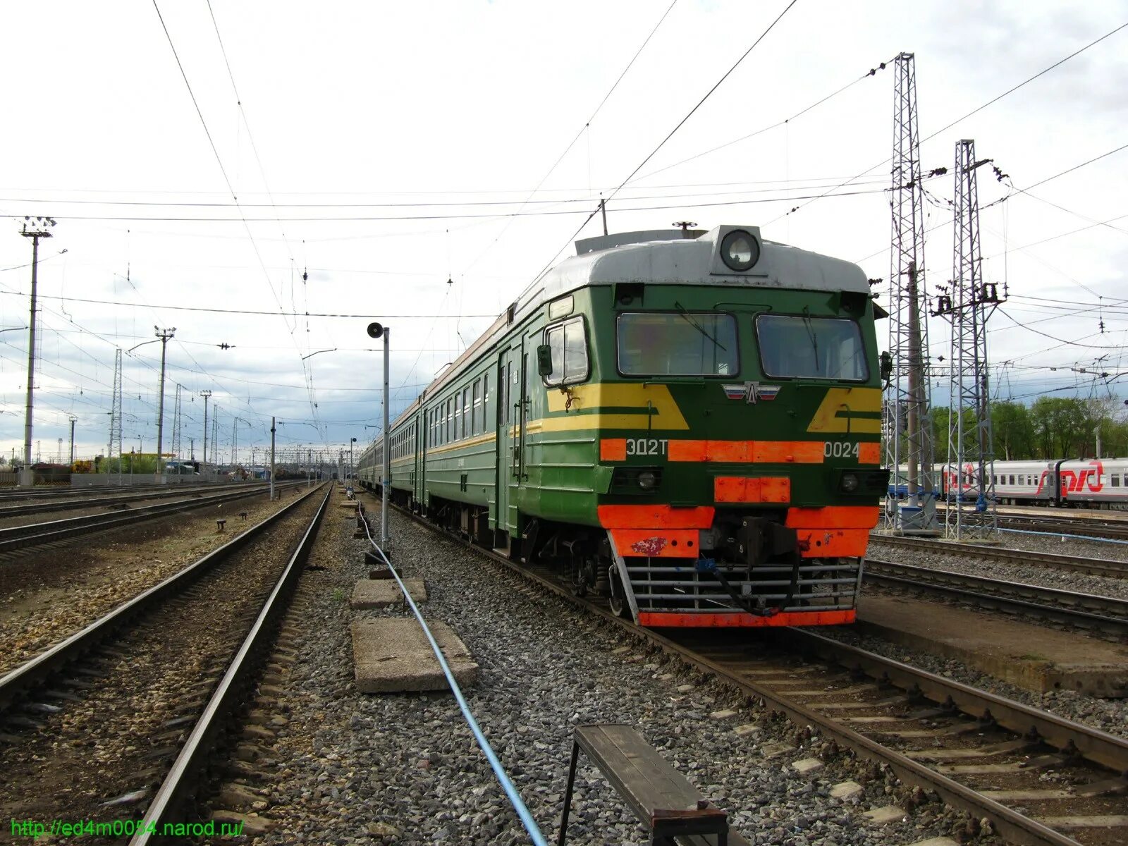 Екатеринбург новороссийск поезд купить. Эд4м 379. Эд4м 0379. Эд 2т 116. Эд2т Ярославский вокзал.