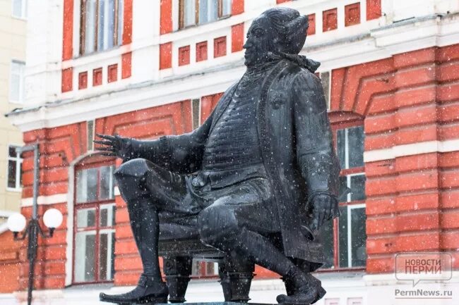 Ф граль. Памятник гралю в перми. памятник доктору гралю пермь. фёдор христофорович граль памятник в перми.