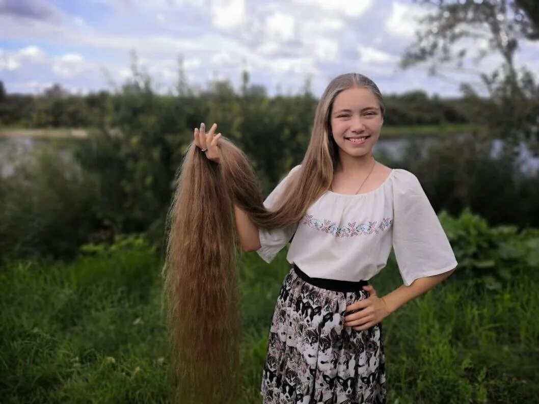Длинные волосы. Самые длинные волосы у девочек. Девушка с самыми длинными волосами. Samye Dlinnoe volosy.
