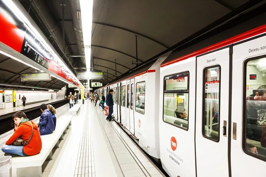 Метро барселоны фото